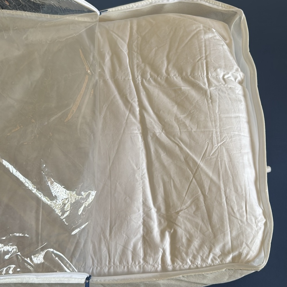 The Company Store Legends Luxury Luxe Olympia Down Light Warmth Comforter king - Picture 6 of 7
